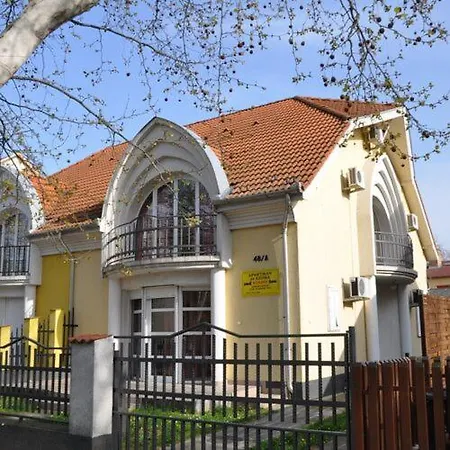 S48 Apartmanhaz *